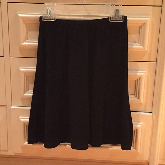 Women’s petite black short skirt - Picture 1 of 3